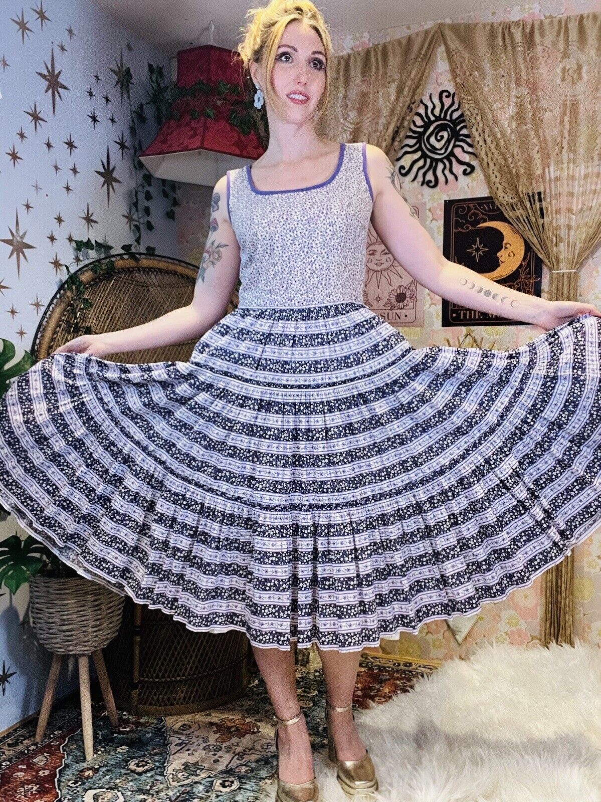 Vintage 50s Circle Dress Floral Ditsy Pattern With Full Pleased Circle Skirt 12