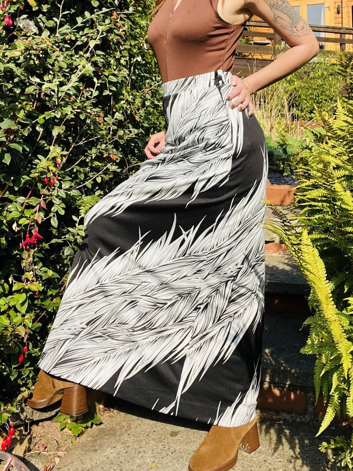 Vintage 70s Maxi Skirt Long 1970s Skirt With Feather Design Black White 10-12